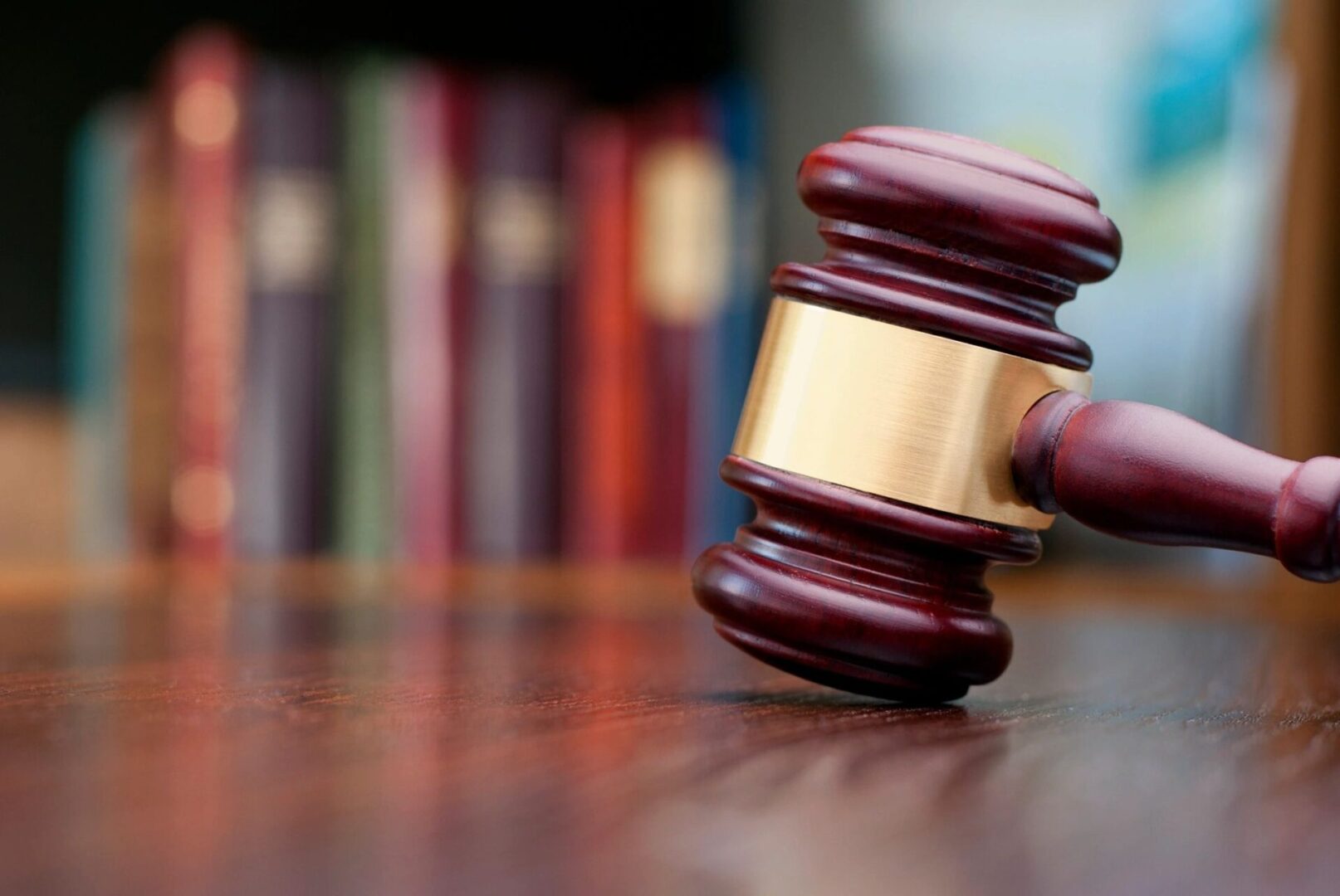 A judge 's gavel on top of a wooden table.