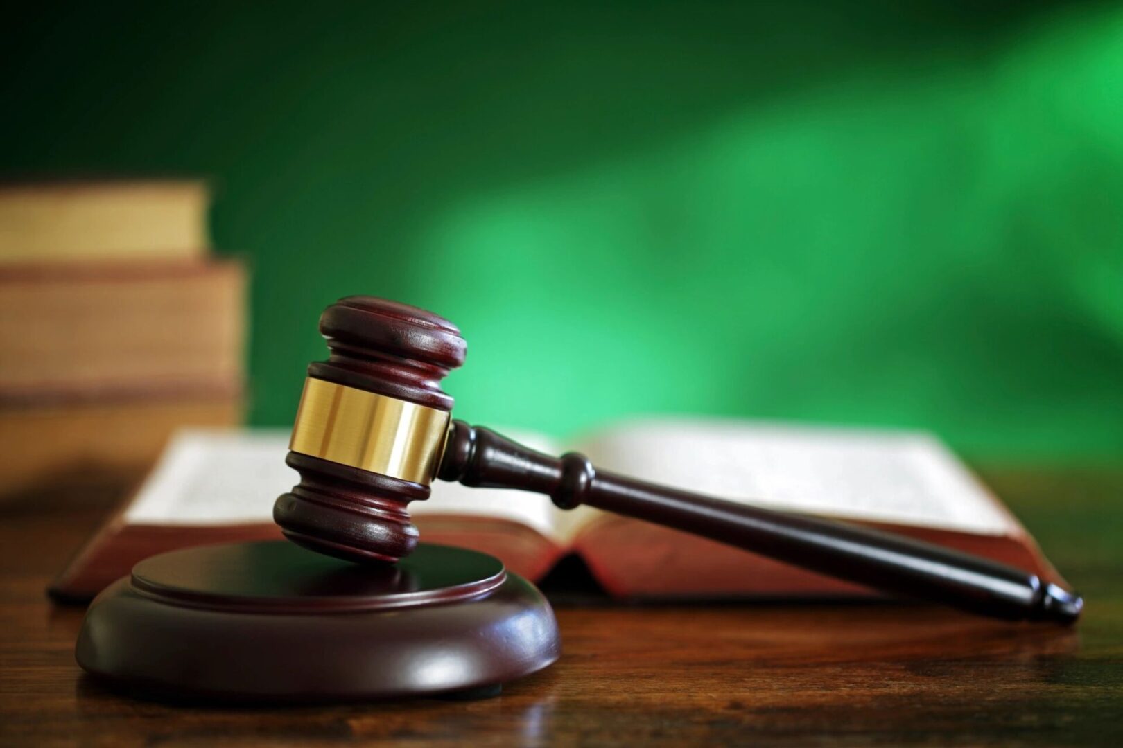 A judge 's gavel on top of a wooden table.